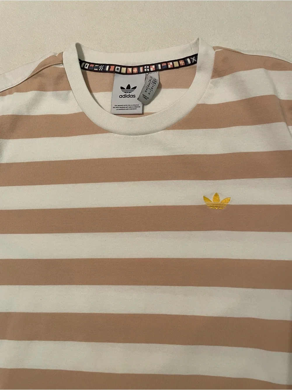 Adidas Mens Casual Tan and White Striped T-shirt Medium Embroidered Logo